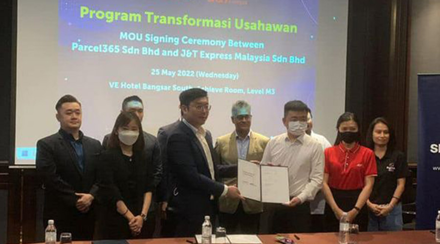 MOU Signing Collaboration with Shopla365 & J&T express on Program Transformasi Usahawan